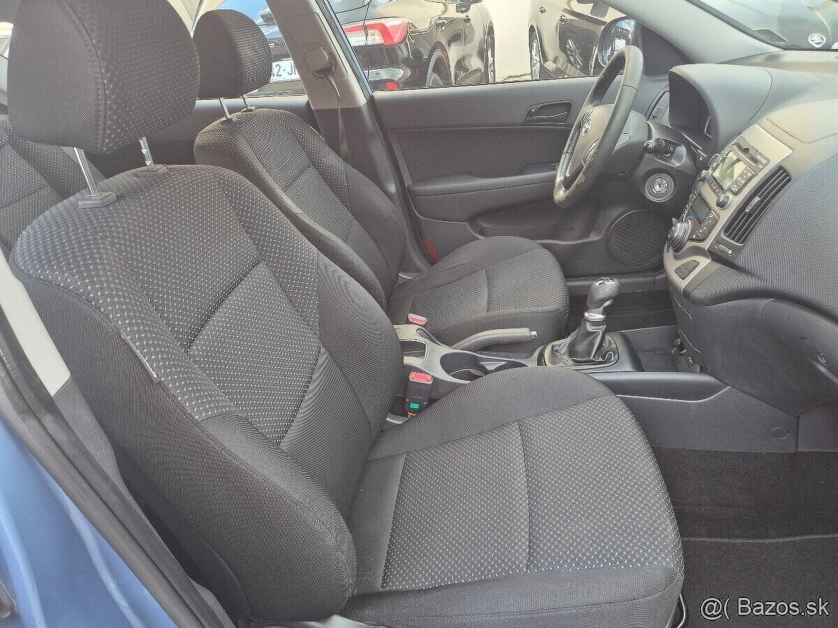 Hyundai i30 1.6 CRDi - 9