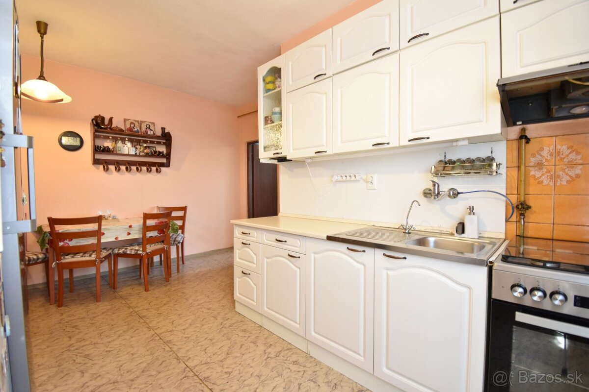 Predaj 4 izbového rod. domu Zavar vo vyhľadávanej lokalite. - 9