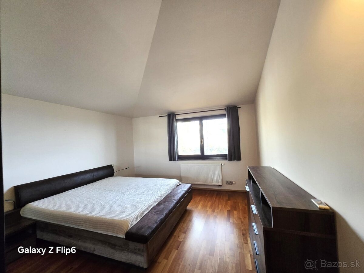 Prenájom – 4 izbový exkluzívny byt s výhľadom BA I - 9