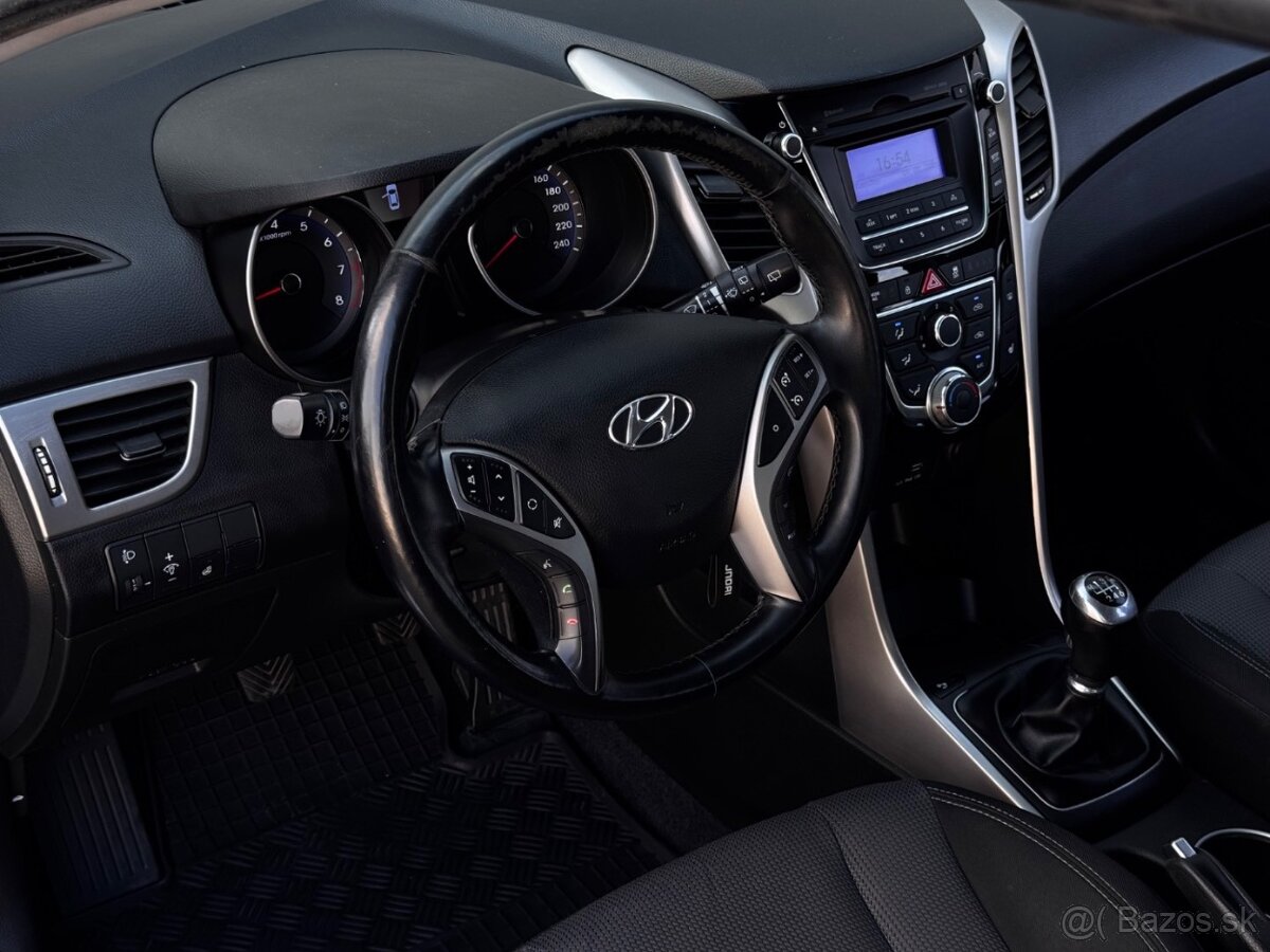 Hyundai i30 CW 1.6i MPI CVVT Family - 9