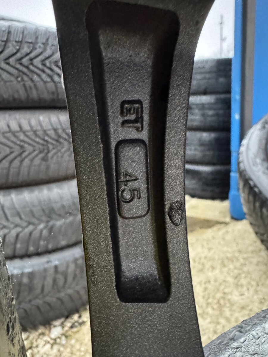 Zimna sada Škoda Octavia 205/50 R17 - Michelin Alpin 6 - 9