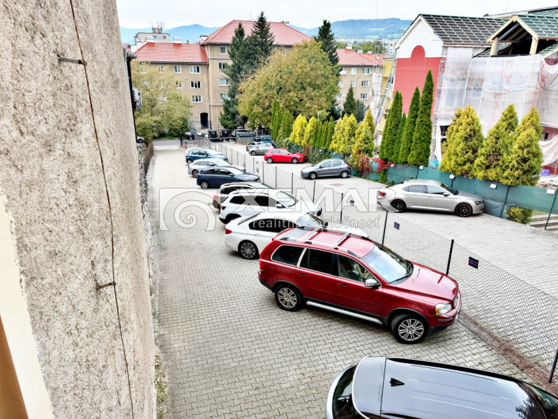 Na prenájom LUKRATÍVNE kancelárske priestory BB - Námestie - 9