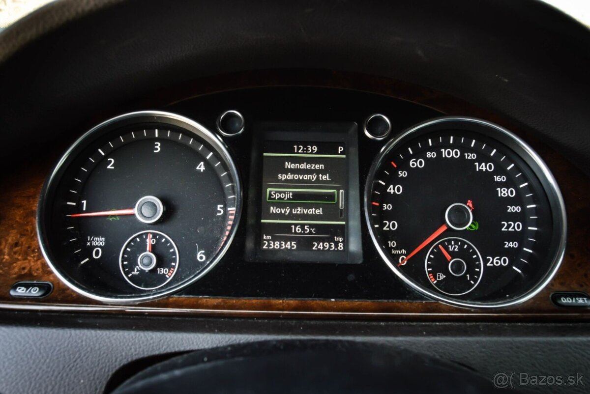 Volkswagen Passat Variant 2.0 TDI BMT Highline DSG - 9