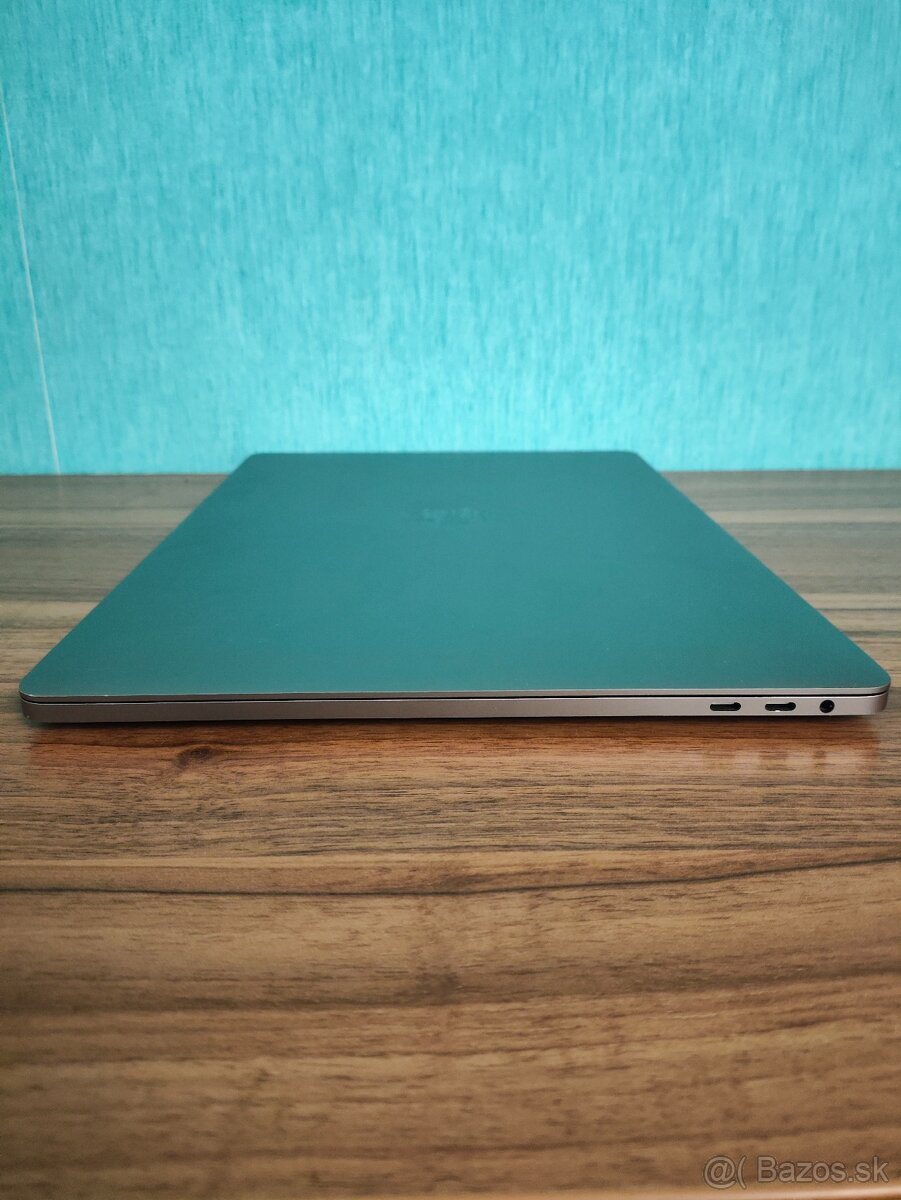 MacBook Pro 15 2019 | i7 • 16GB • 256GB SSD - 9