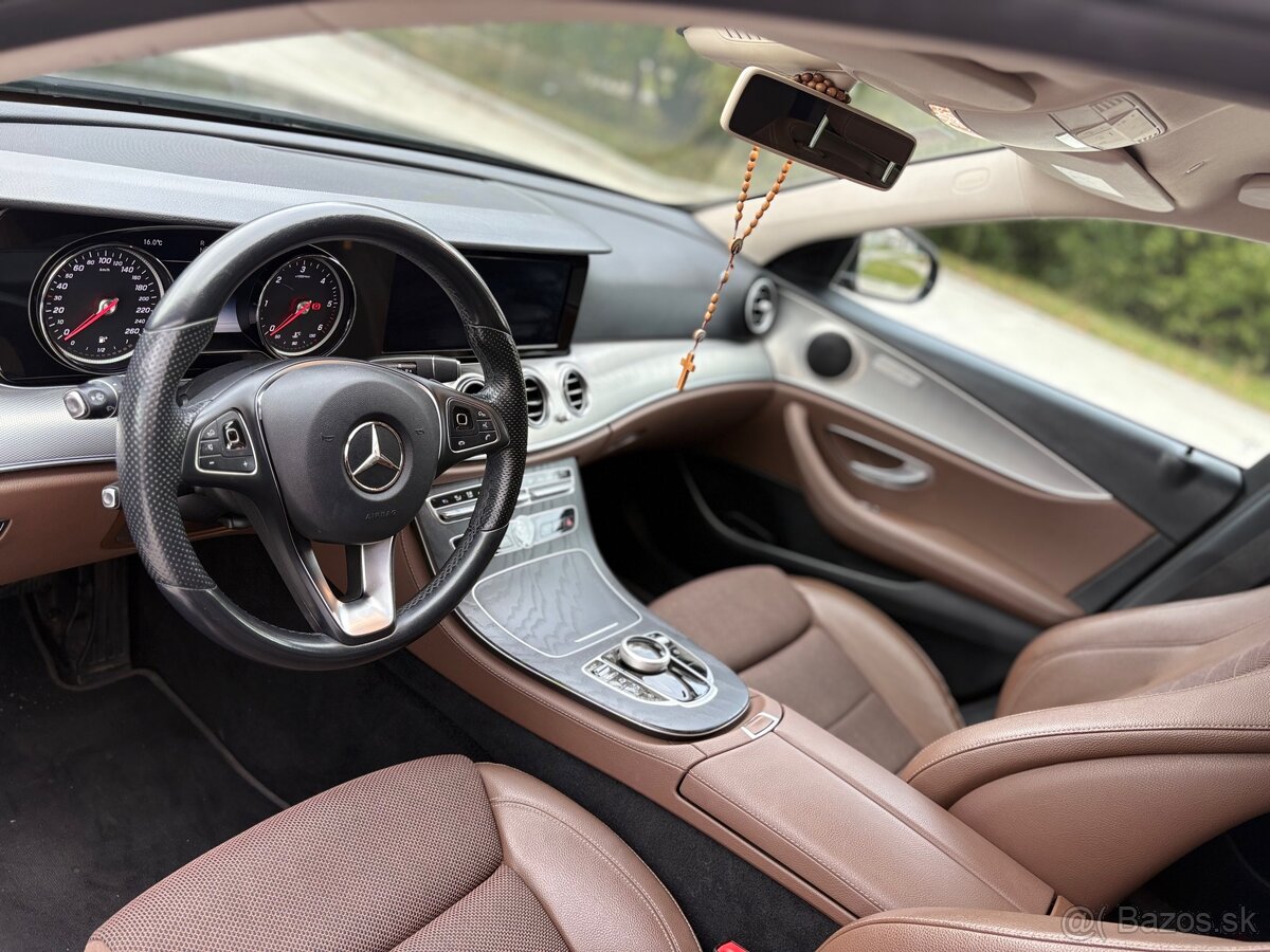 Mercedes-Benz E220d Sedan - 9