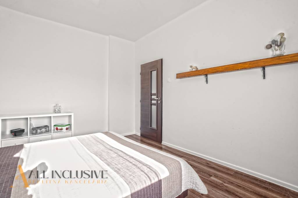 ALL INCLUSIVE | NA PREDAJ POSCHODOVÝ 5-IZBOVÝ RODINNÝ DOM, V - 9