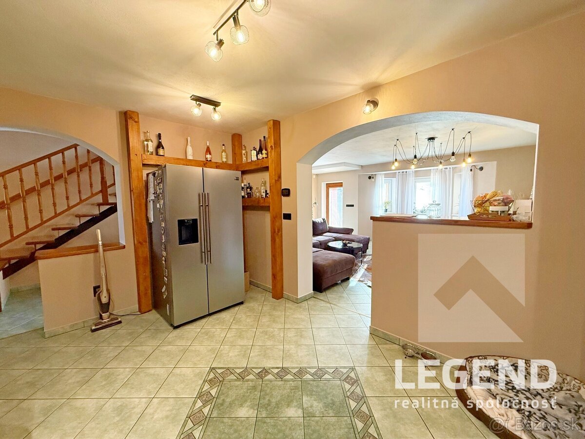 Veľký dom 5i+1 RD v Krajnom - 455m2, garáž, veľká terasa - 9