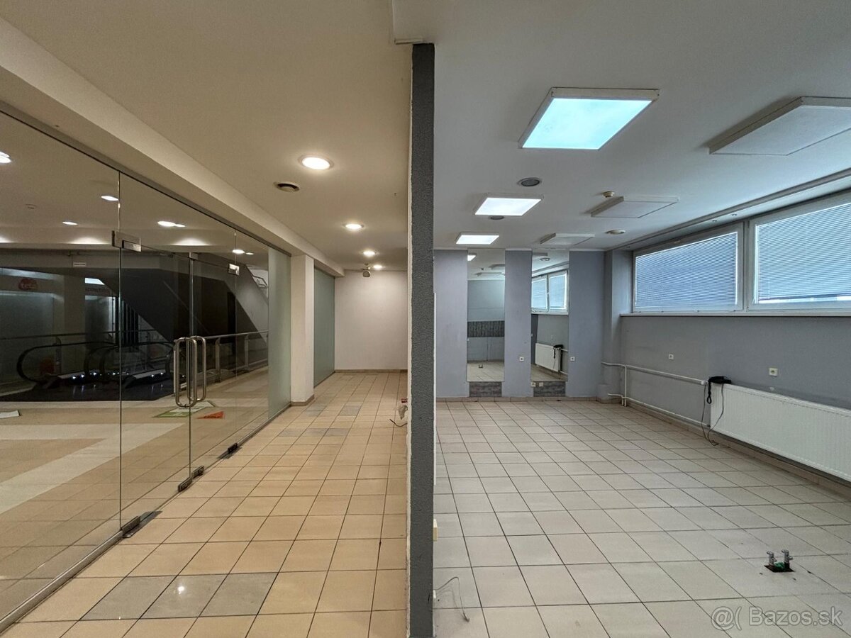 Prenájom obchodného priestoru v OD Prior v širšom centre PP - 9