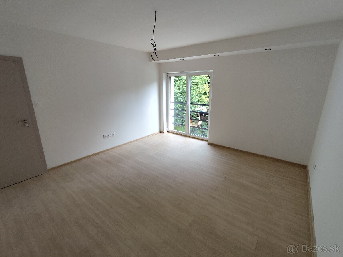 Štvorizbový byt so záhradou na predaj v Spišskom Bystrom - 9