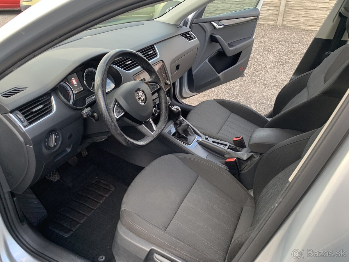 ŠKODA OCTAVIA COMBI 1.6 TDI 115K STYLE SR - 9
