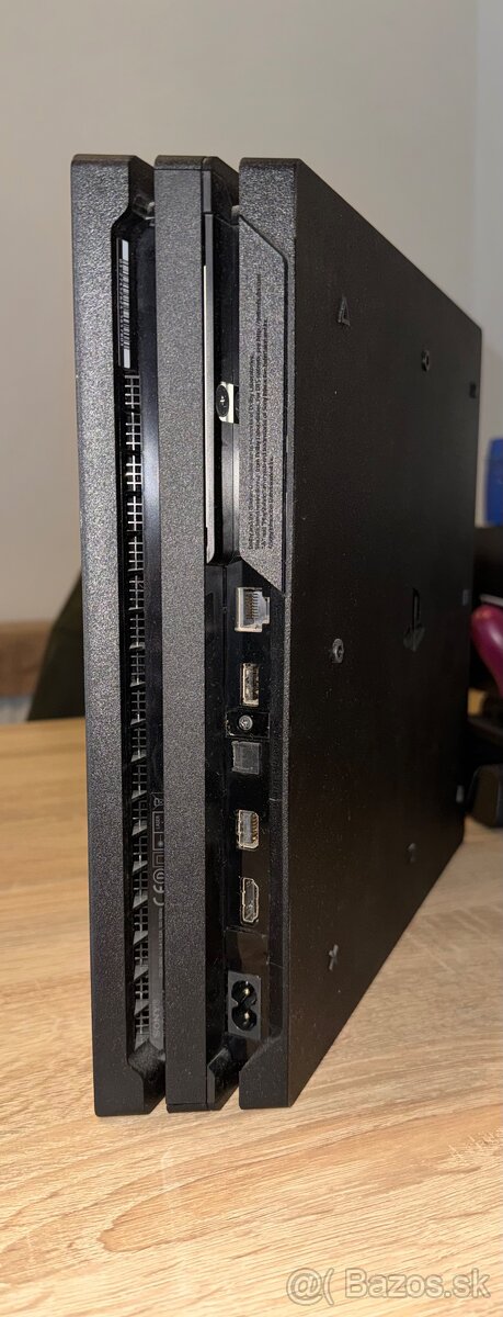PS4 PRO 1TB + príslušenstvo - 9