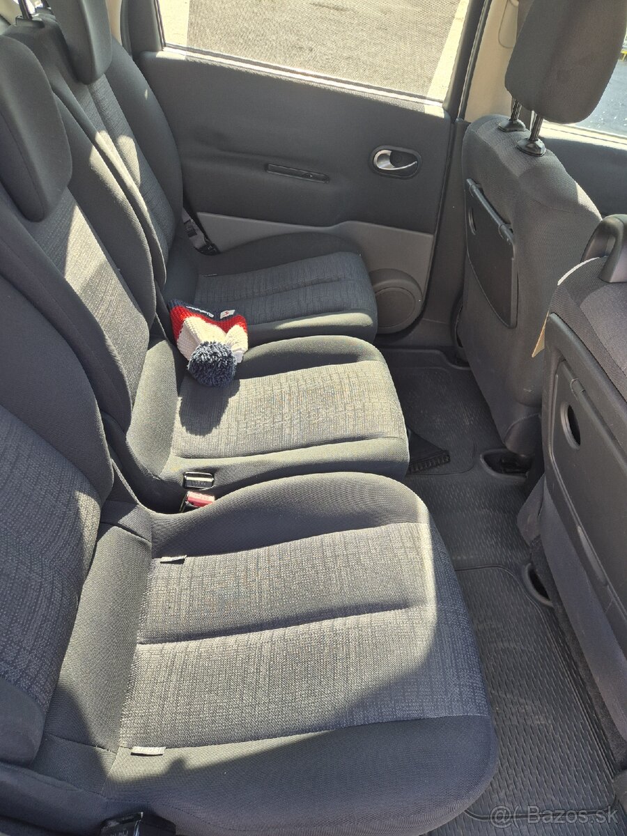 Renault Megane Scenic - 9