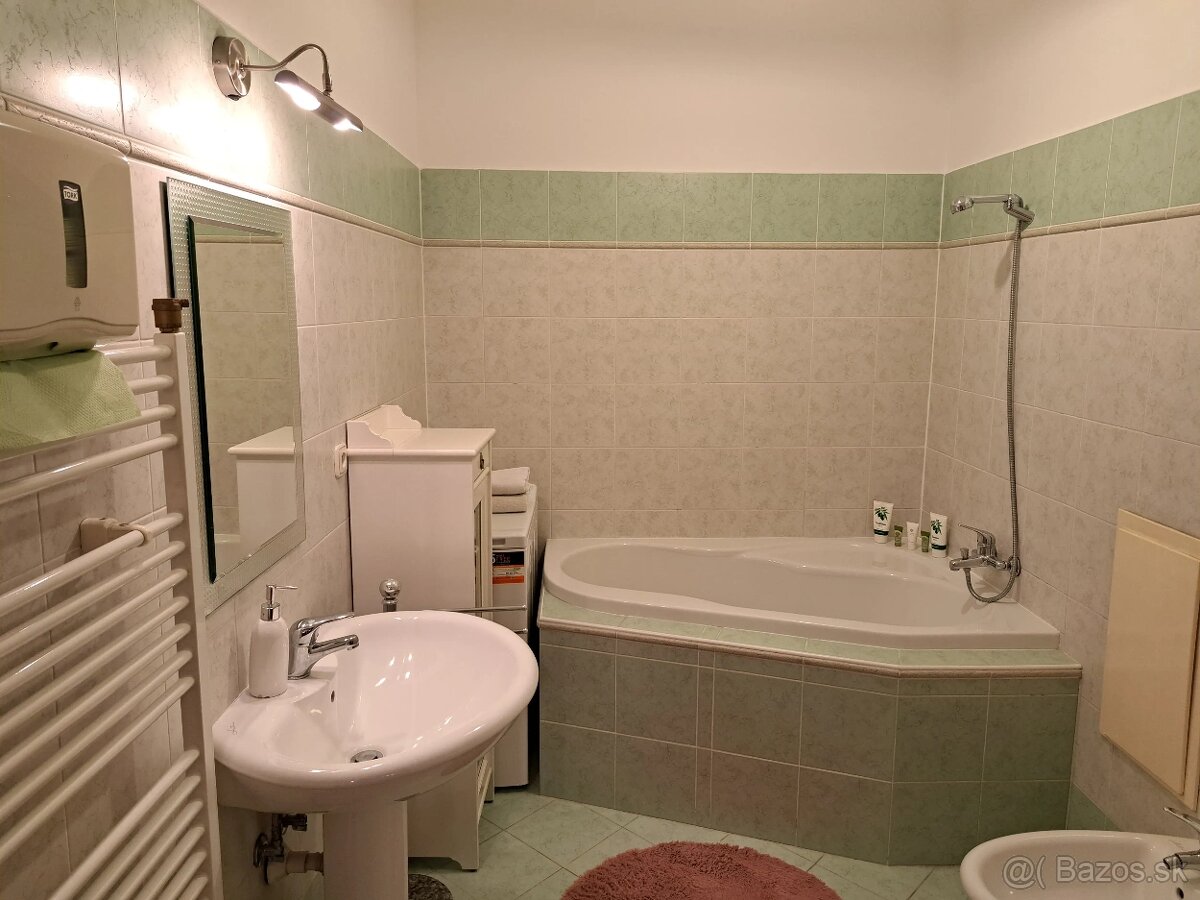 2-IZB BYT v HISTORICKOM CENTRE STARÉHO MESTA - 9