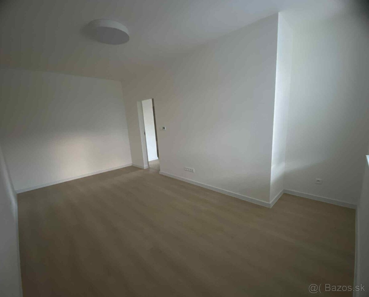 Prenájom 2 izbového bytu Eden Zakamenne - 9
