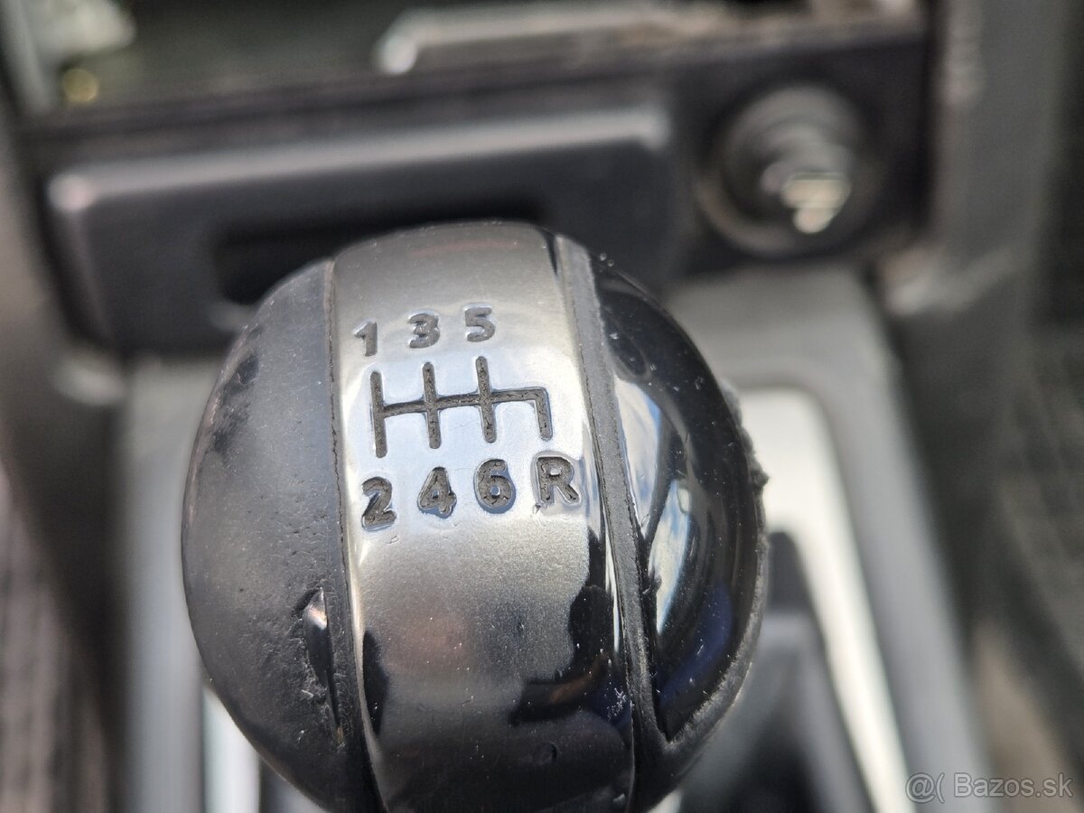 Predám Nissan X-Trail, 4x4, diesel - 9