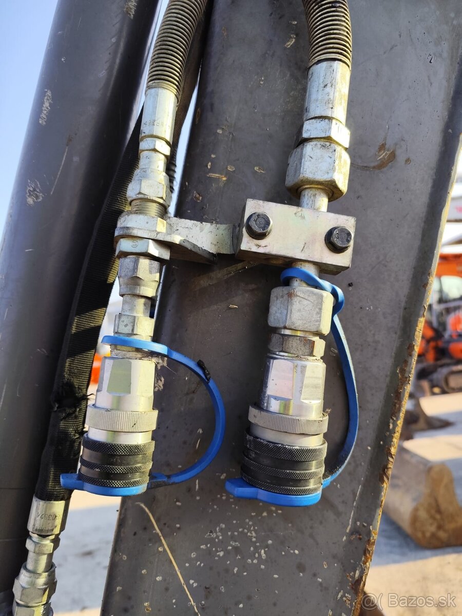 Báger Volvo, 5000kg, 3x lyžica. - 9