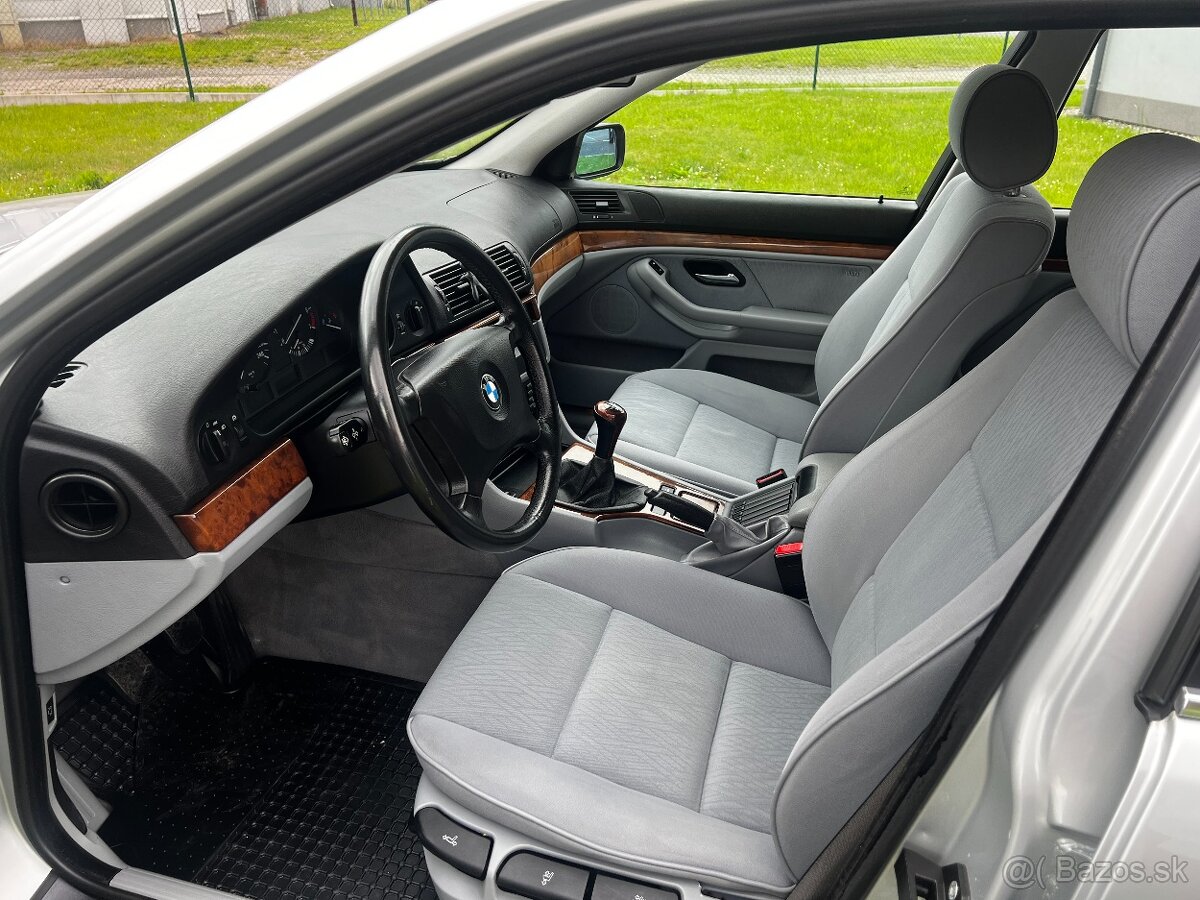 BMW Řada 5 525i PĚKNÝ STAV - 9