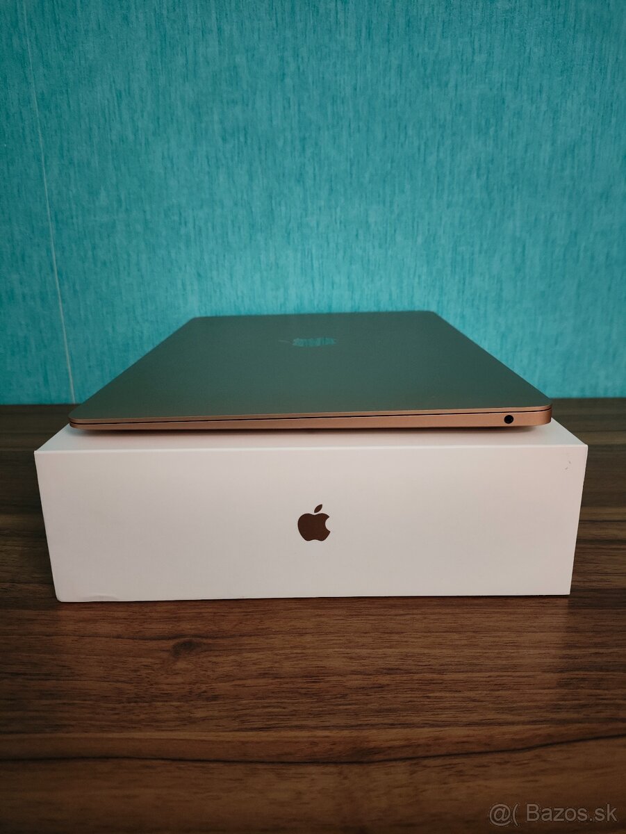 MacBook Air 2020 | i7 • 8GB • 256GB SSD - 9