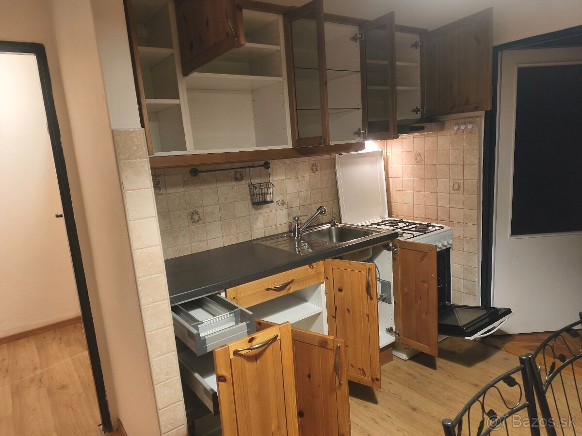 Predám lacno peknú kuchynskú linku so sporákom, stolom - 9