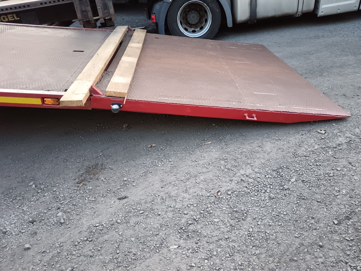 DAF XF 105.460 PŘEPRAVNÍK STROJŮ A VOZIDEL -14 T - 9