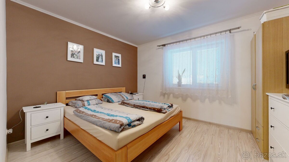 Dva domy za cenu jedného na pozemku s výmerou 1025m2 - 9