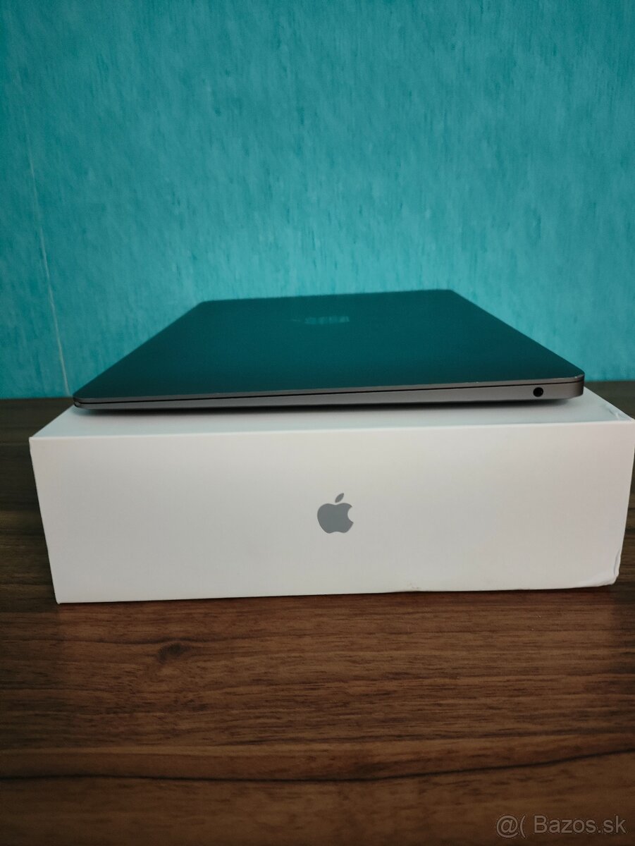 MacBook Air 2020 | i7 • 8GB • 256GB SSD - 9