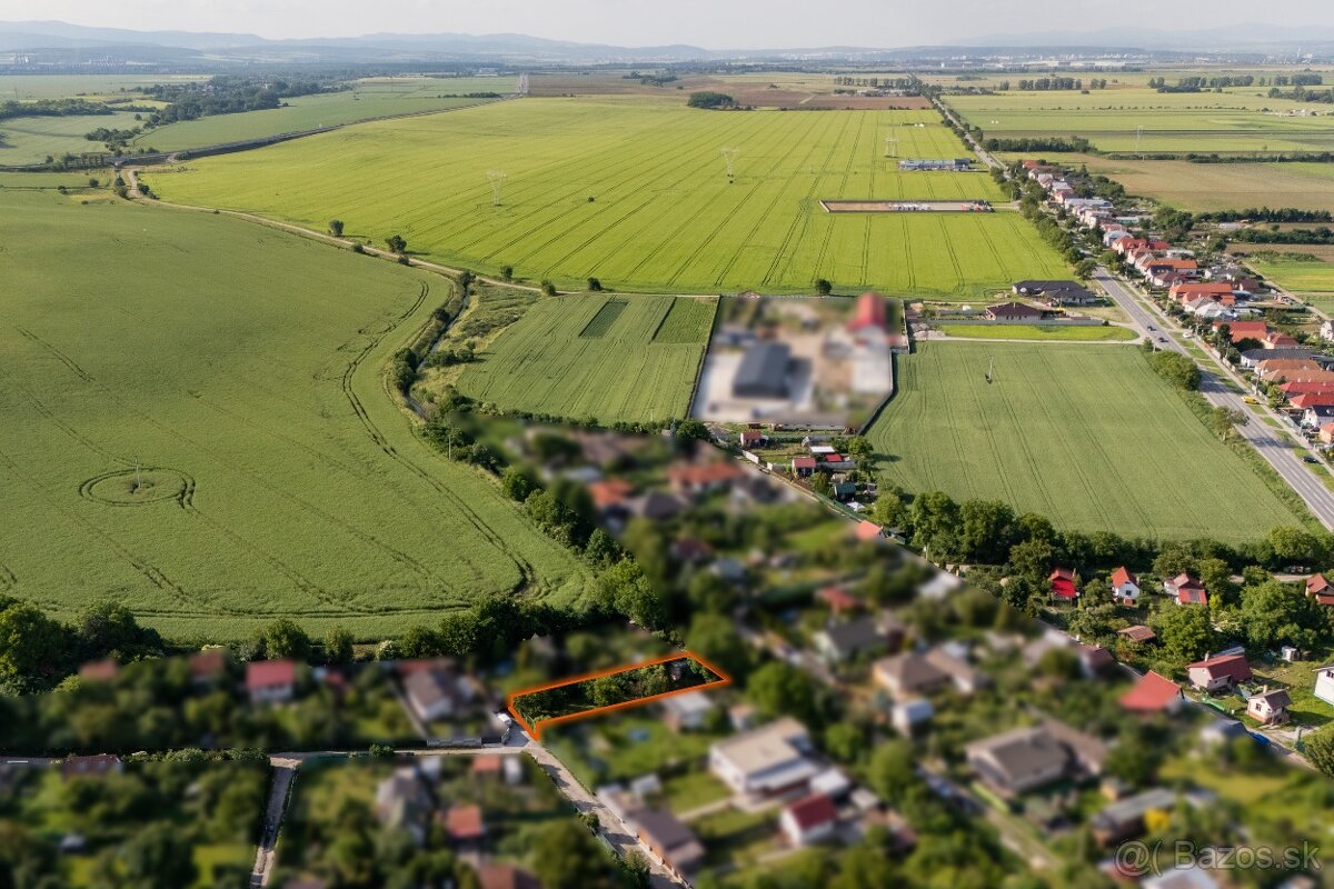 PREDAJ - Slnečná záhrada 399 m2, Seňa - Ke okolie - 9