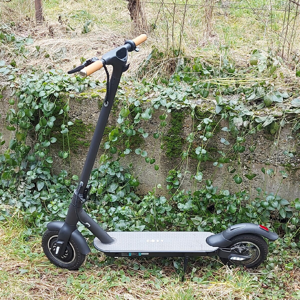 Predám odpruženú elektrokolobežku Cory Race SA - 9