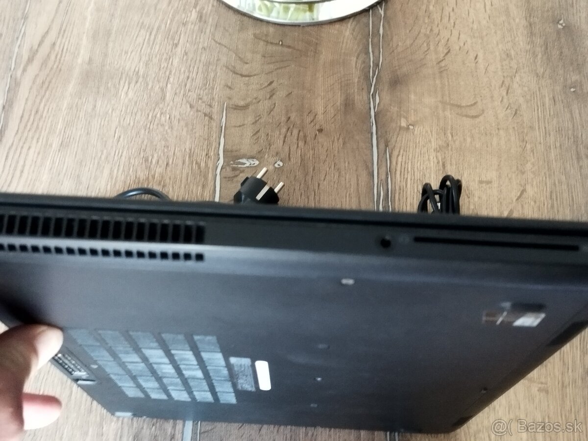 Dell latitude E5550 - 9