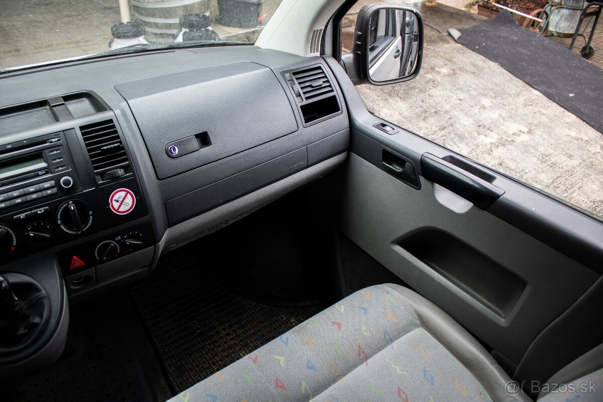 Volkswagen Transporter T5 Shuttle 2.5TDI 96kW 7-miestne - 9