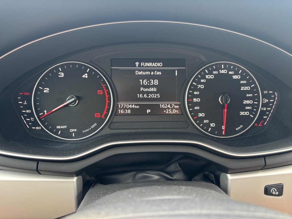 Audi A4 sedan 2.0 - 9