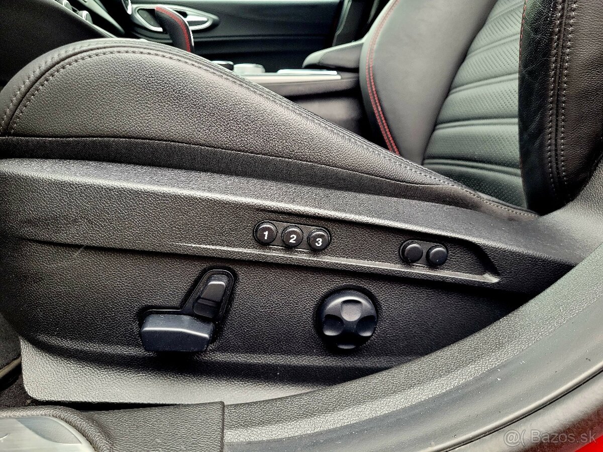 Alfa Giulia 2.0 COMPETIZIONE Q4 benzín 206kw (DPH) - 9