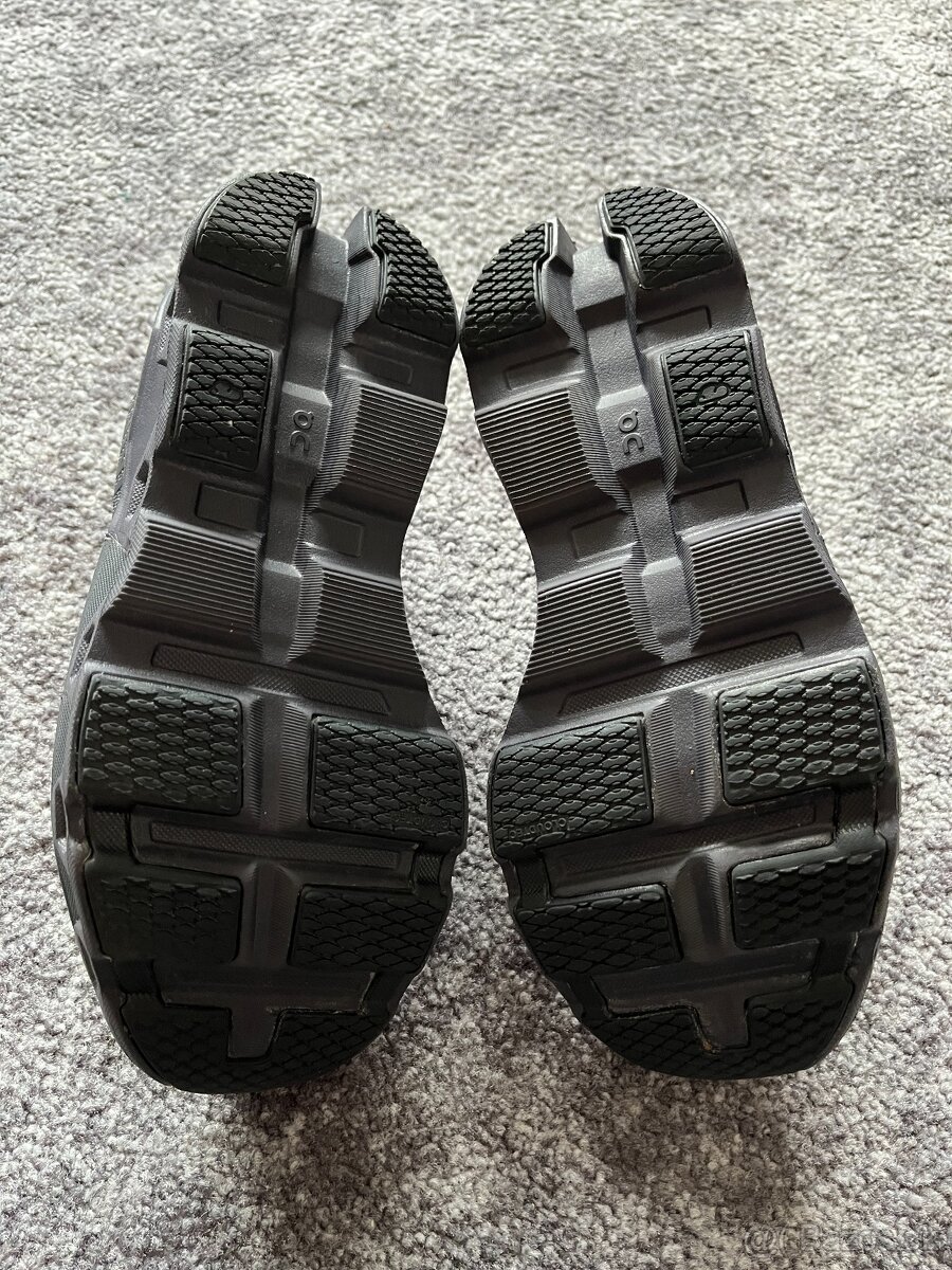 On Running, model Cloudmonster, velikost 37,5 šedé - 9