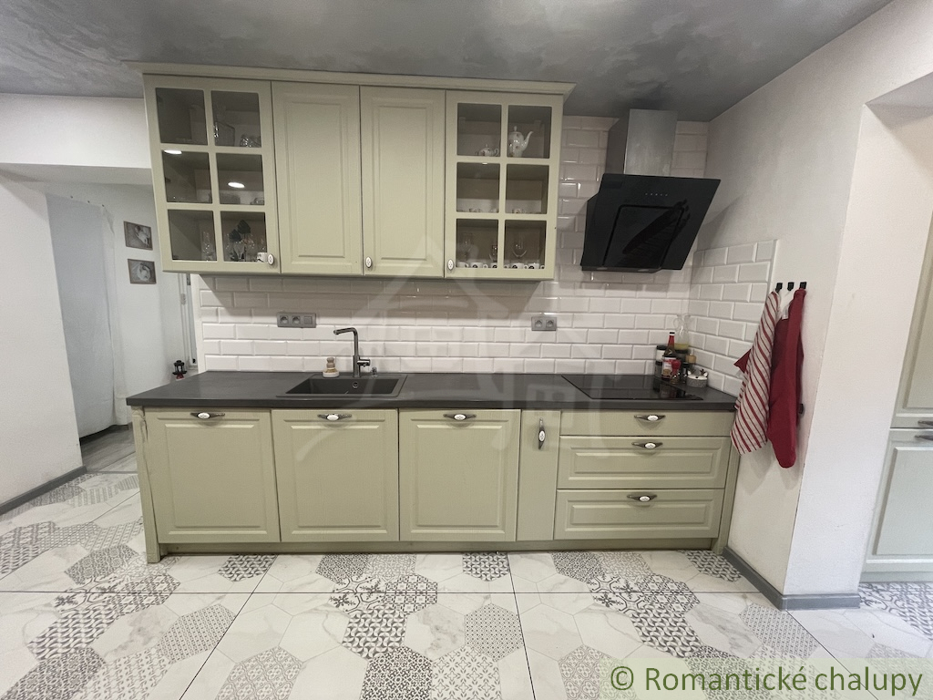 Znížená cena Priestranný rodinný dom vhodný aj na podnika - 9