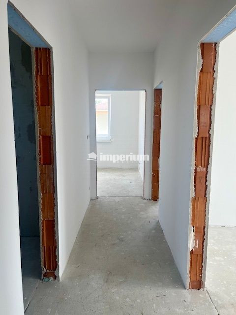 Na predaj 4 izbový bungalov v stave holodomu - obec Kyselica - 9