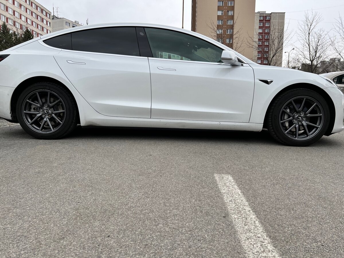 Tesla model 3 - 9