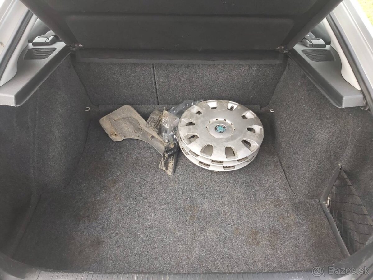 Škoda Octavia 1.6 Ambiente - 9