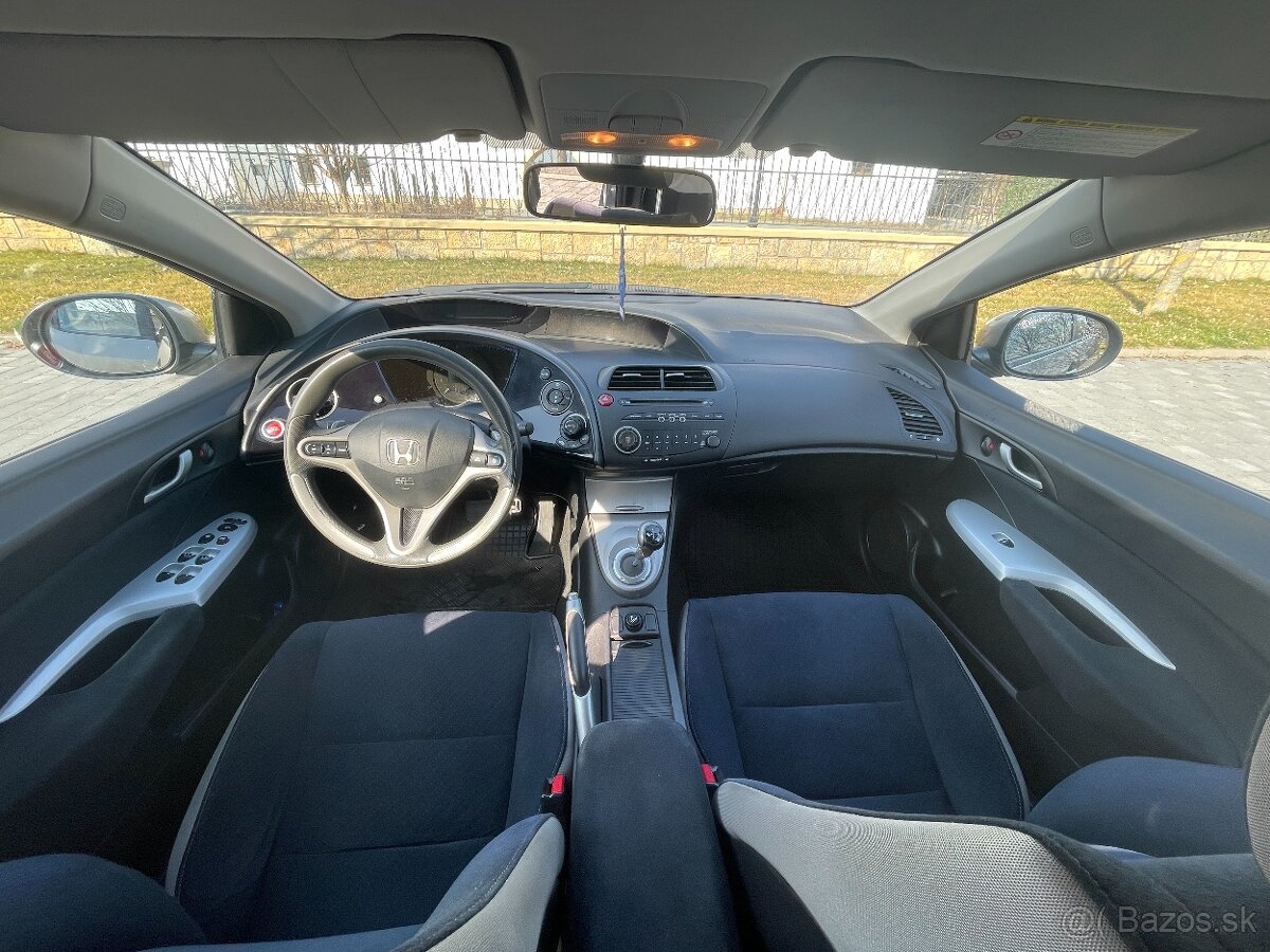 Honda Civic 1.8 VTEC, r. 2008, automat - 9