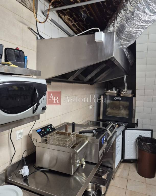 JEDINEČNÝ PRIESTOR v suteréne historickej budovy, Banská Bys - 9