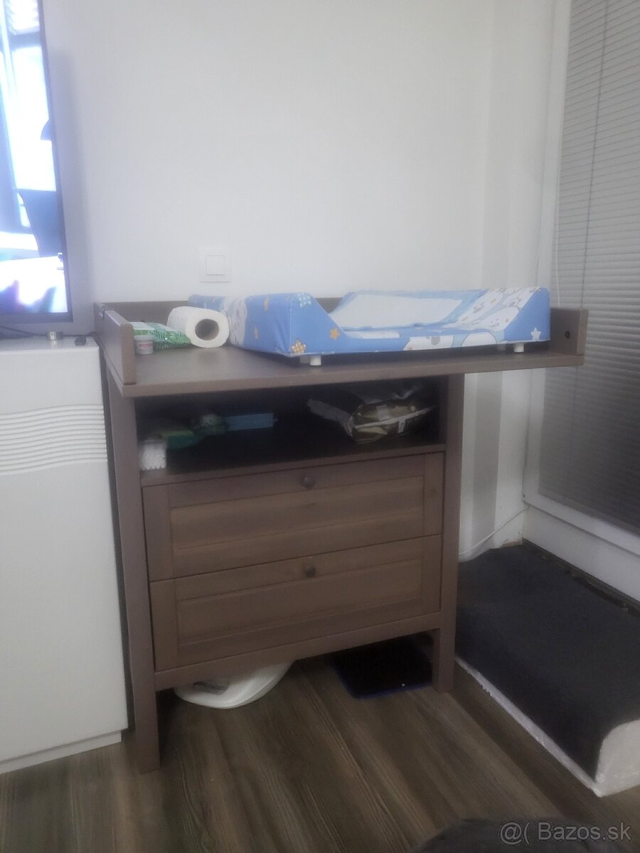 Postieľka a prebaľovací pult - 9