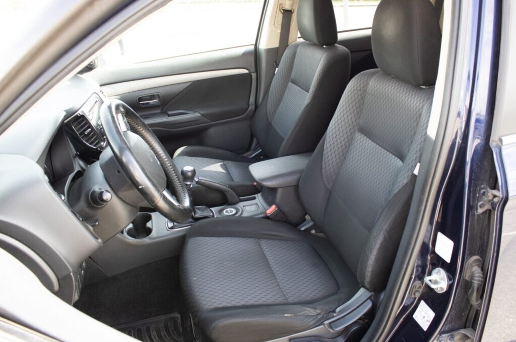 Mitsubishi Outlander z roku 2012 - 9