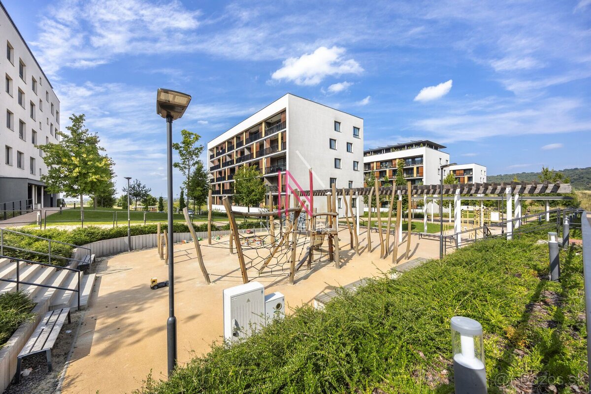 PRENÁJOM 1,5-IZBOVÝ ZARIADENÝ BYT S GARÁŽOU A 2 PIVNICAMI V - 9