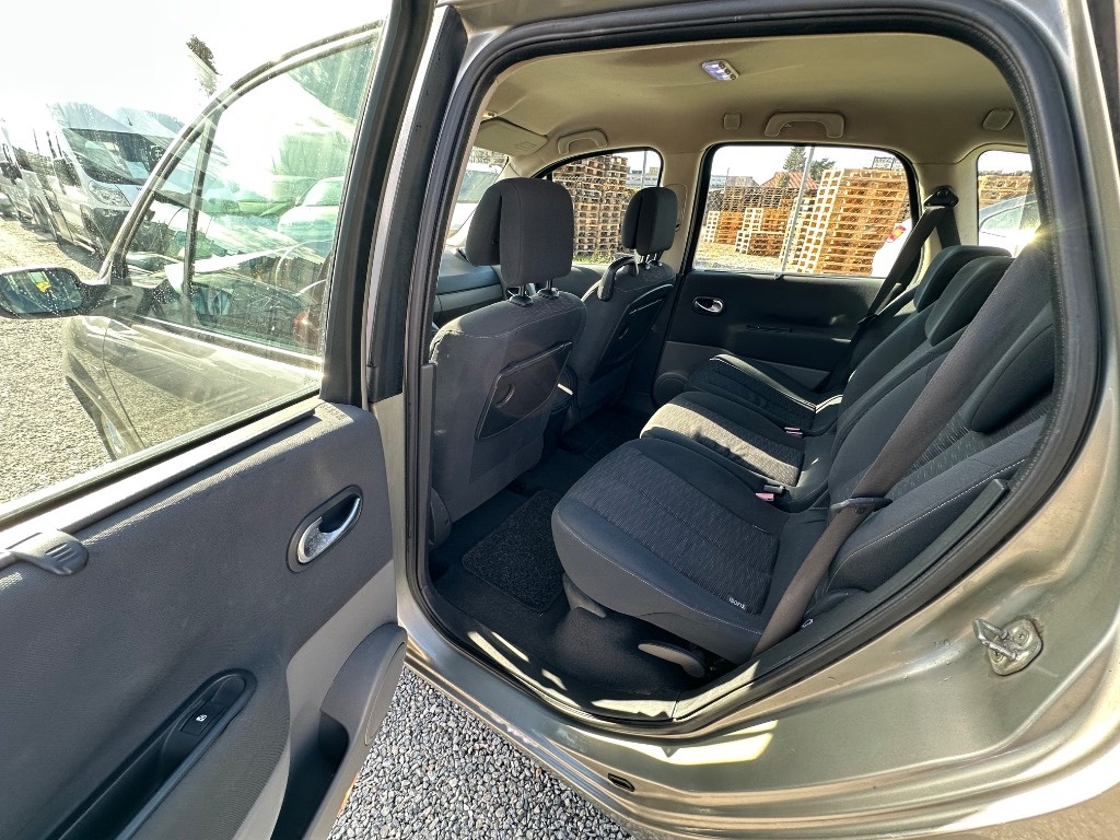 Renault Grand Scénic 1.9 Tdi 7-miestne - 9