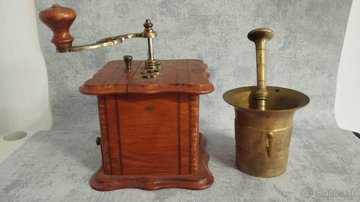 Starý mlyncek na kávu s intarzii viz.foto. + maziar za 64e - 9