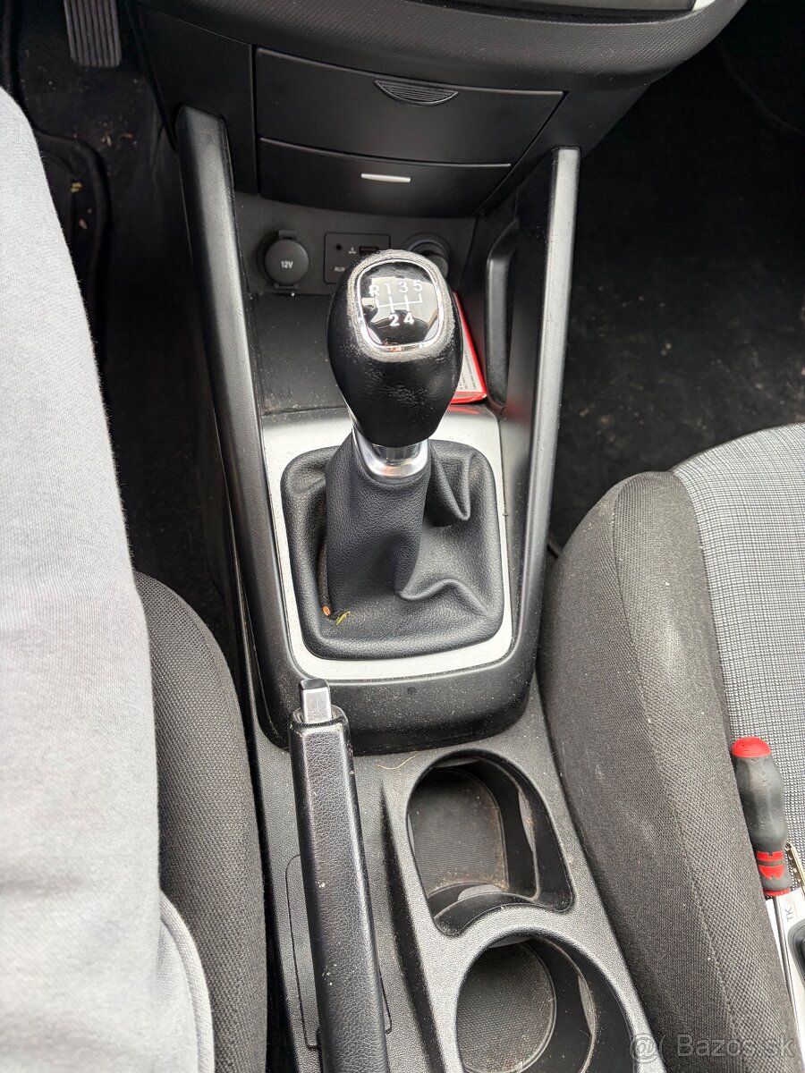 Predam Kia Ceed Combi 1,6 benzin - 9