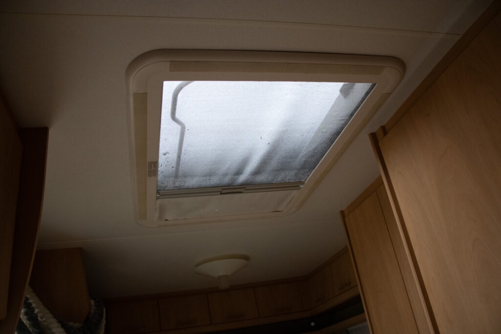 Burstner obytný príves - 9