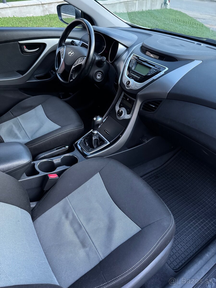 Hyundai Elantra - 9