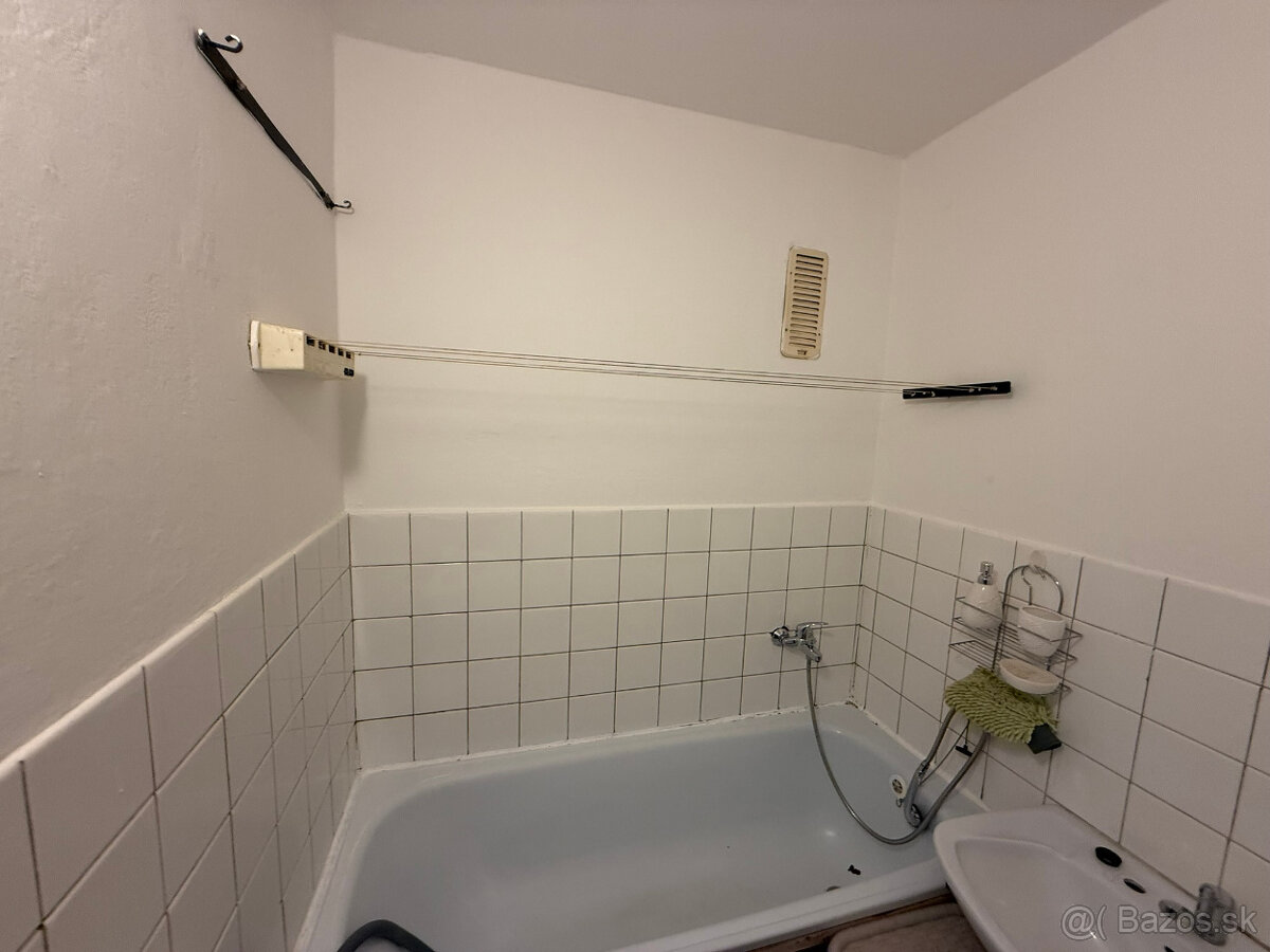 Veľký 2-izbový byt na prenájom - 9
