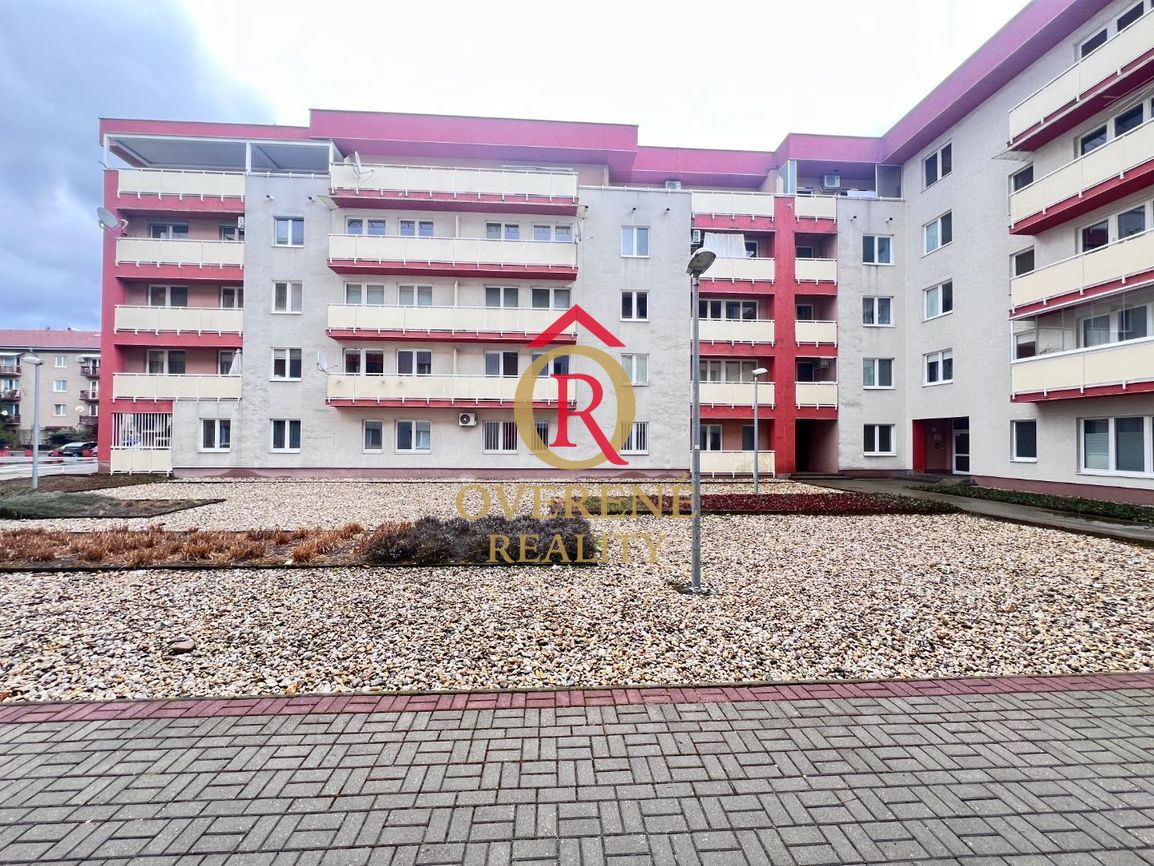 Na prenájom priestranný 1-izbový byt s balkónom – Banská Bys - 9