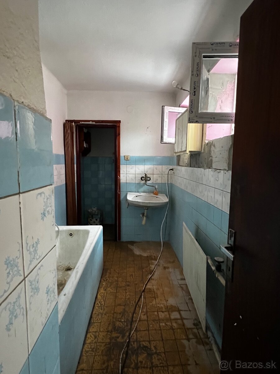 Izba v dome Bajtava, štúrovo - 9